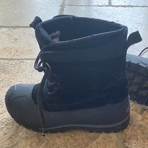 Youth boots, adult size 7